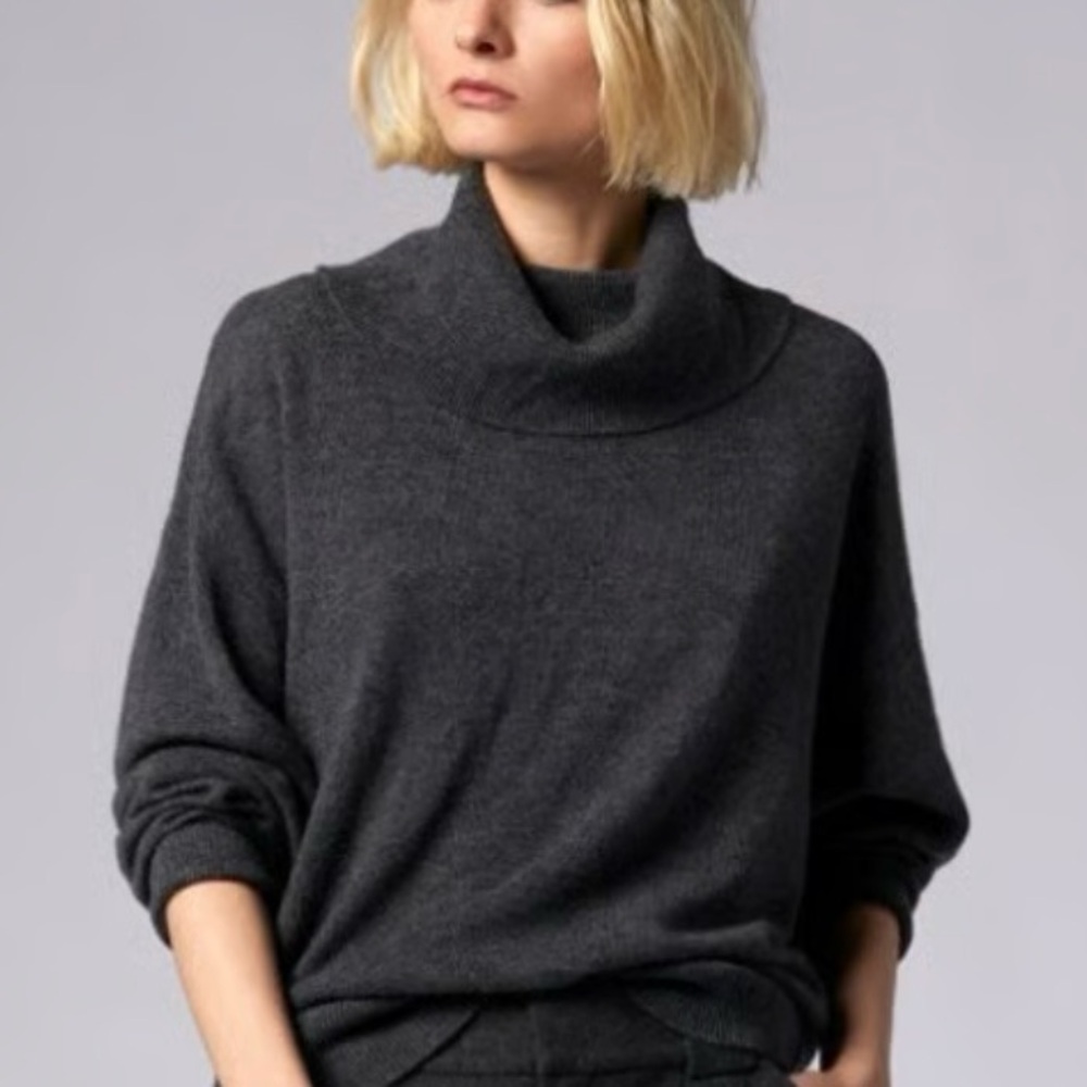 Equipment Mathilde Cashmere Turtleneck Black Sweater size XS